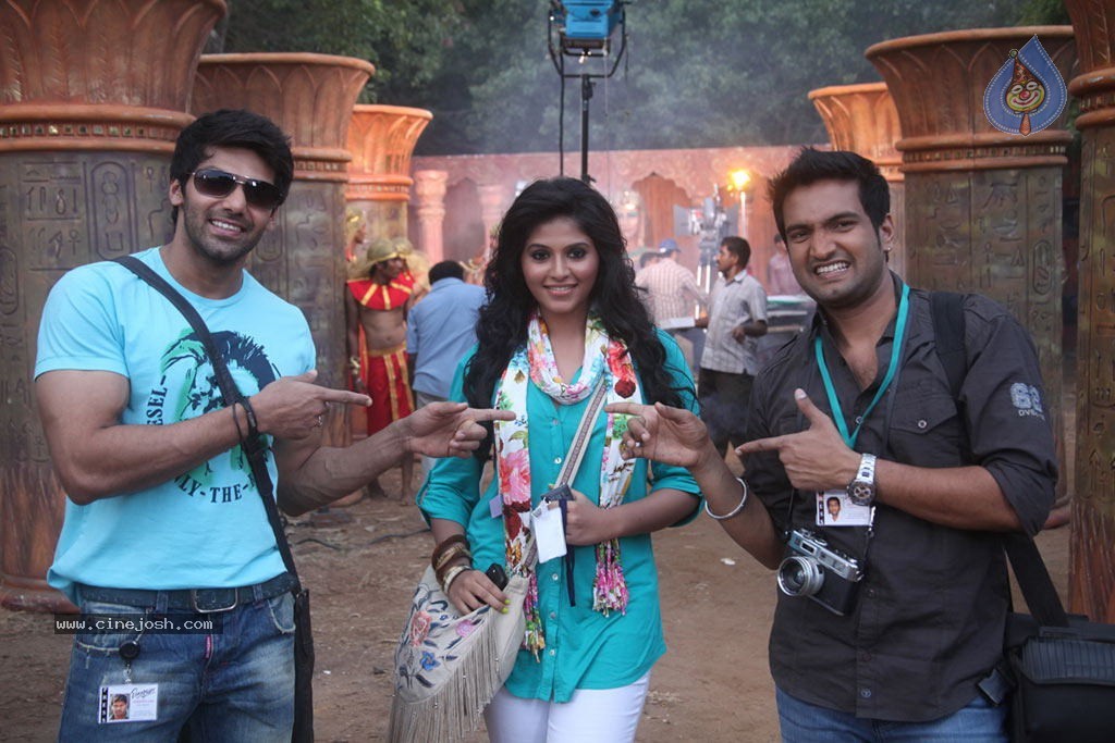 Settai Tamil Movie Stills - 9 / 34 photos