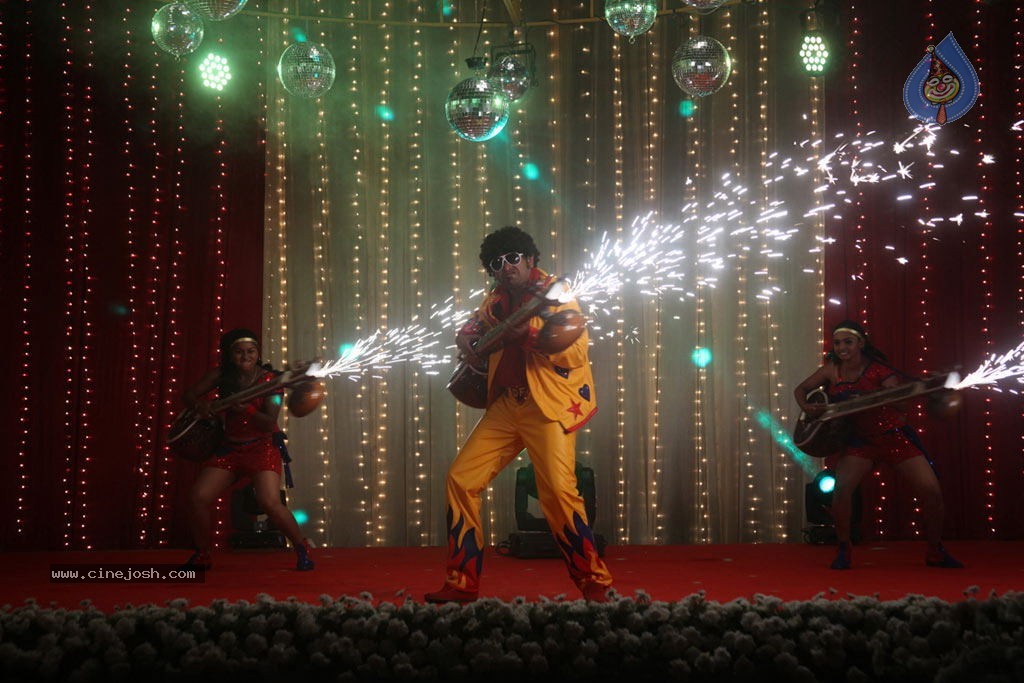 Settai Tamil Movie Stills - 14 / 34 photos