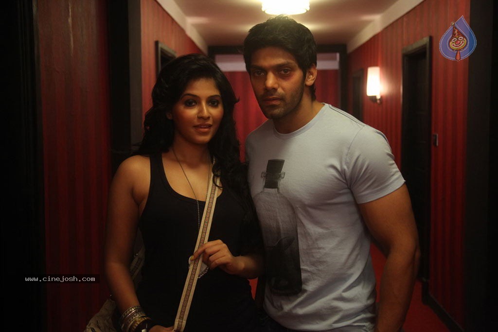 Settai Tamil Movie Stills - 16 / 34 photos