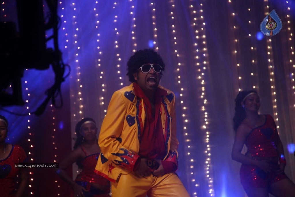 Settai Tamil Movie Stills - 33 / 34 photos