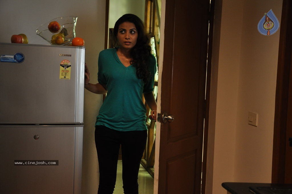 Shivani Tamil Movie Stills - 19 / 96 photos