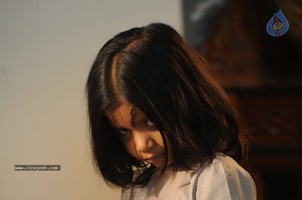 Shivani Tamil Movie Stills - 25 / 96 photos