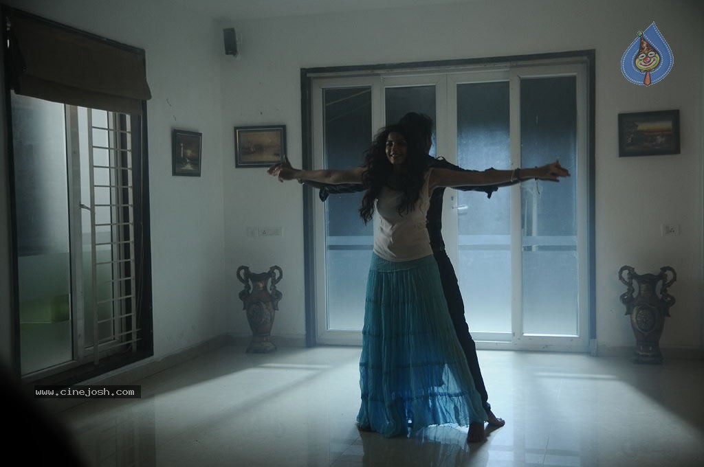 Shivani Tamil Movie Stills - 35 / 96 photos