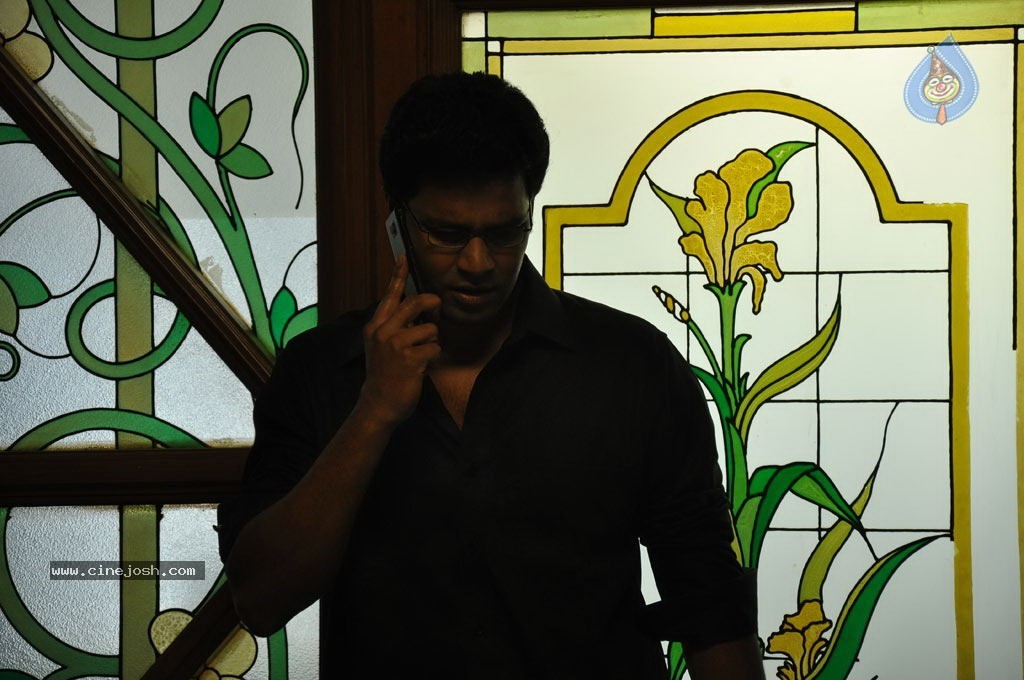 Shivani Tamil Movie Stills - 37 / 96 photos