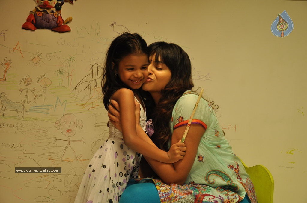 Shivani Tamil Movie Stills - 41 / 96 photos