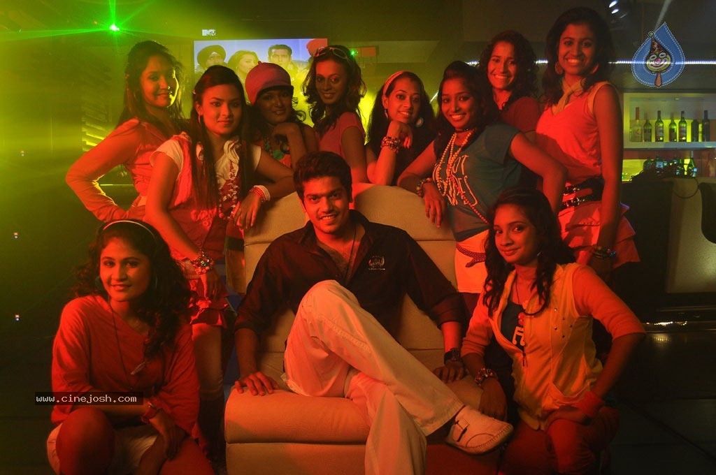 Shivani Tamil Movie Stills - 42 / 96 photos