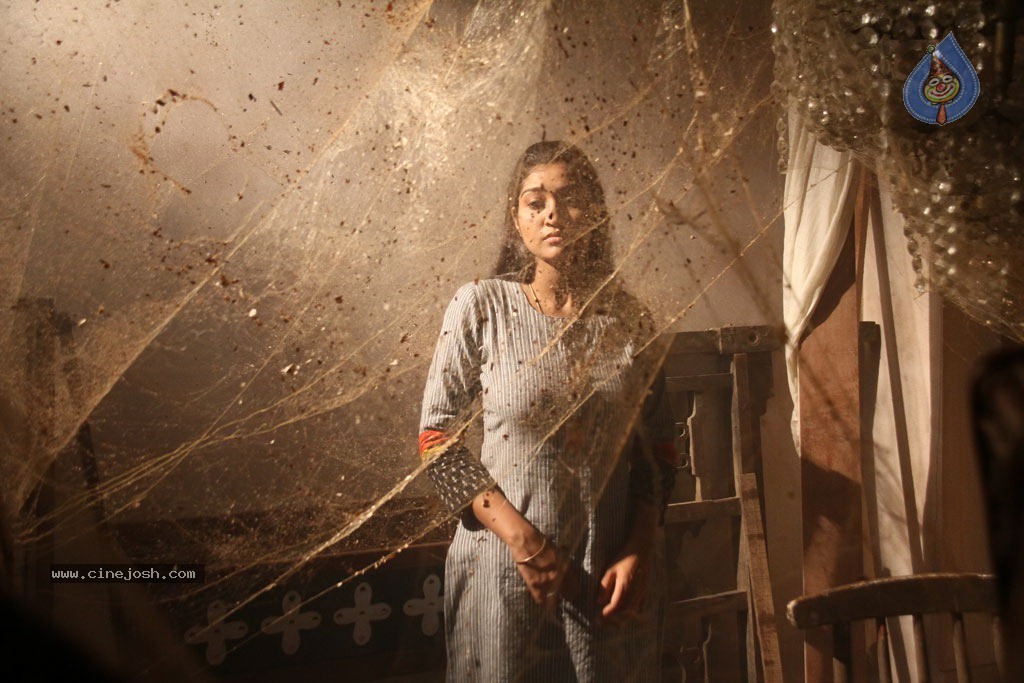 Shivani Tamil Movie Stills - 59 / 96 photos