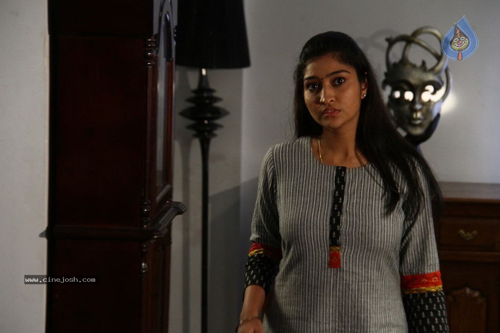 Shivani Tamil Movie Stills - 61 / 96 photos
