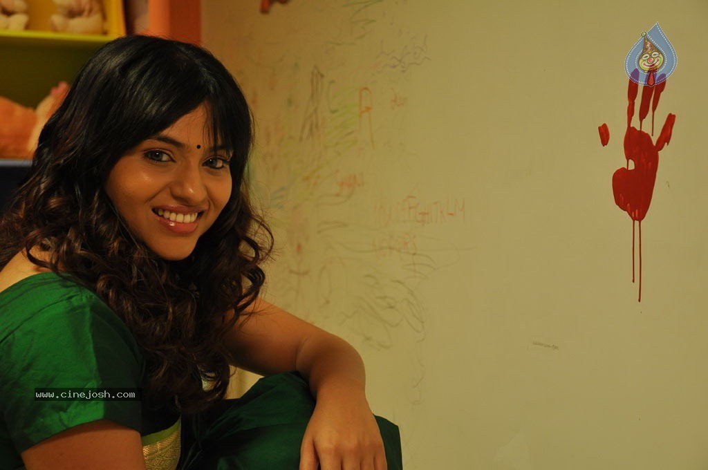 Shivani Tamil Movie Stills - 65 / 96 photos