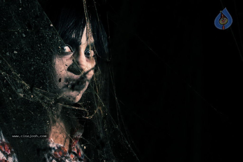 Shivani Tamil Movie Stills - 66 / 96 photos