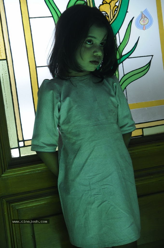 Shivani Tamil Movie Stills - 68 / 96 photos