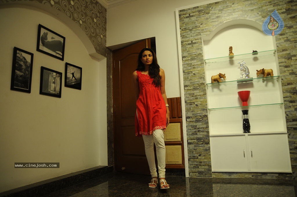 Shivani Tamil Movie Stills - 73 / 96 photos