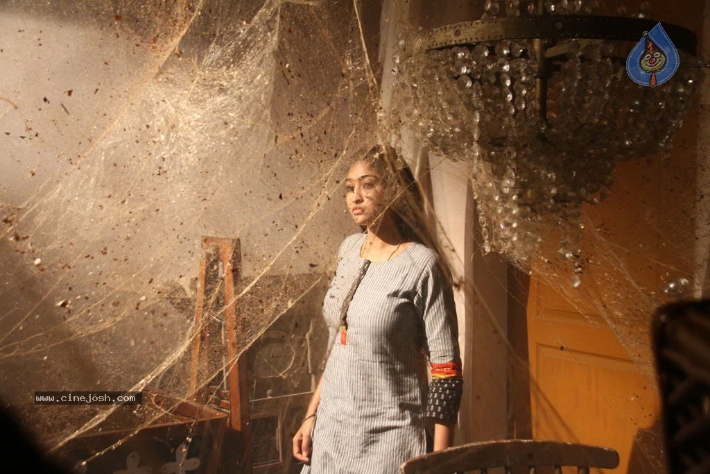 Shivani Tamil Movie Stills - 74 / 96 photos