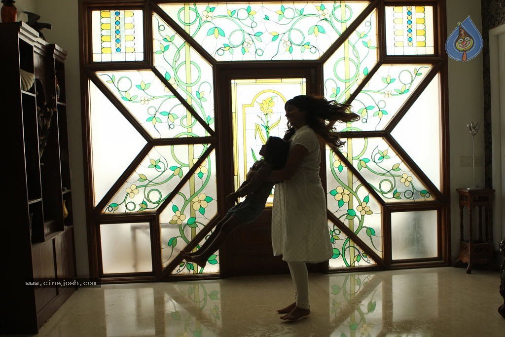 Shivani Tamil Movie Stills - 80 / 96 photos