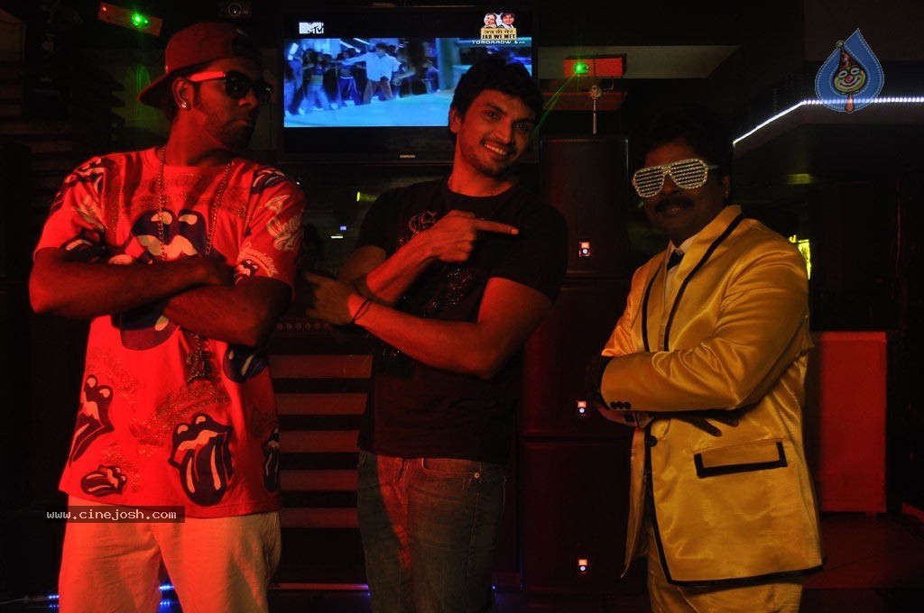 Shivani Tamil Movie Stills - 82 / 96 photos