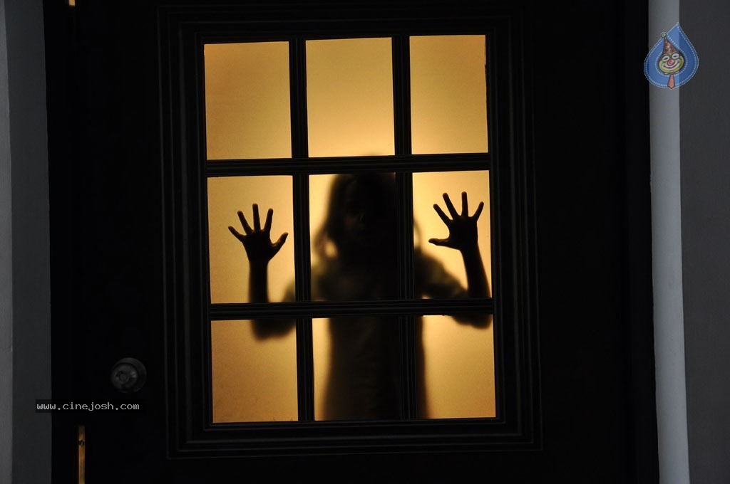 Shivani Tamil Movie Stills - 91 / 96 photos