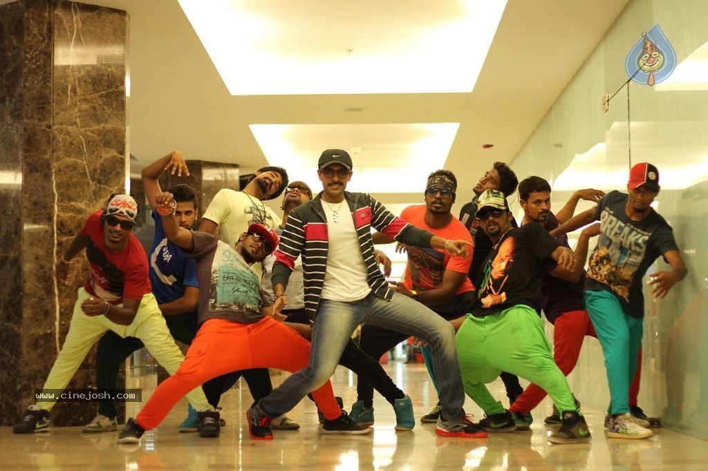 Sigaram Thodu Tamil Movie New Stills - 43 / 49 photos