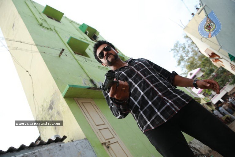 Singam Movie Stills and Wallpapers - 97 / 149 photos