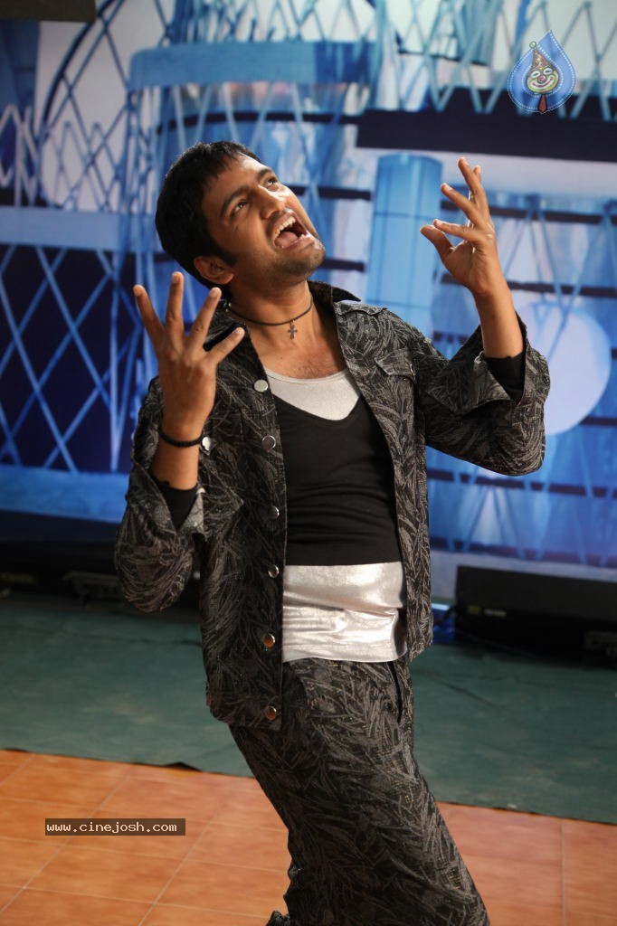 Singam Movie Stills and Wallpapers - 144 / 149 photos