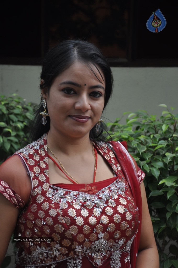 Siruvani Tamil Movie Hot Photos - 35 / 88 photos