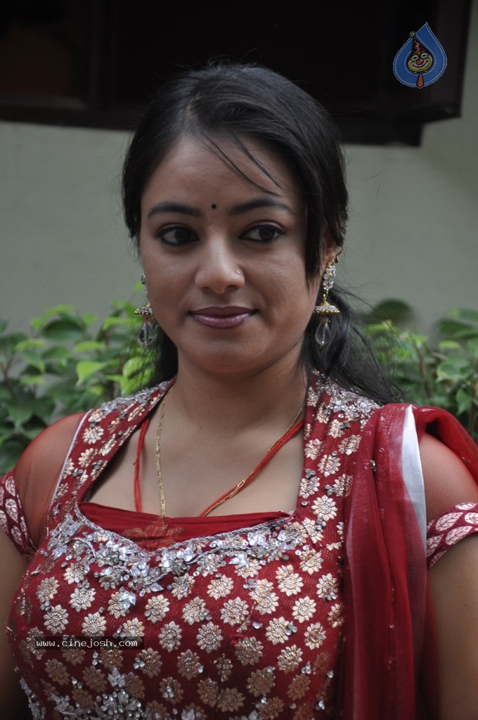 Siruvani Tamil Movie Hot Photos - 52 / 88 photos