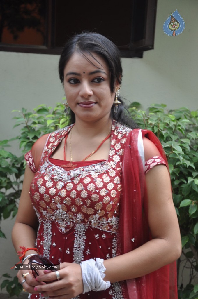 Siruvani Tamil Movie Hot Photos - 54 / 88 photos