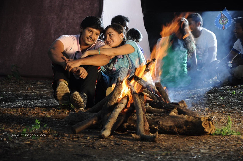 Siruvani Tamil Movie Hot Photos - 80 / 88 photos