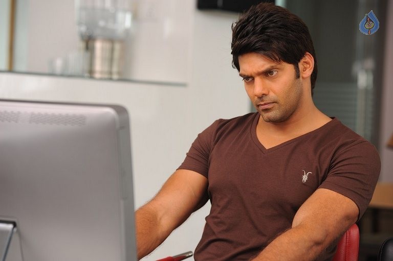 Inji Iduppazhagi Tamil Film Photos - 9 / 49 photos