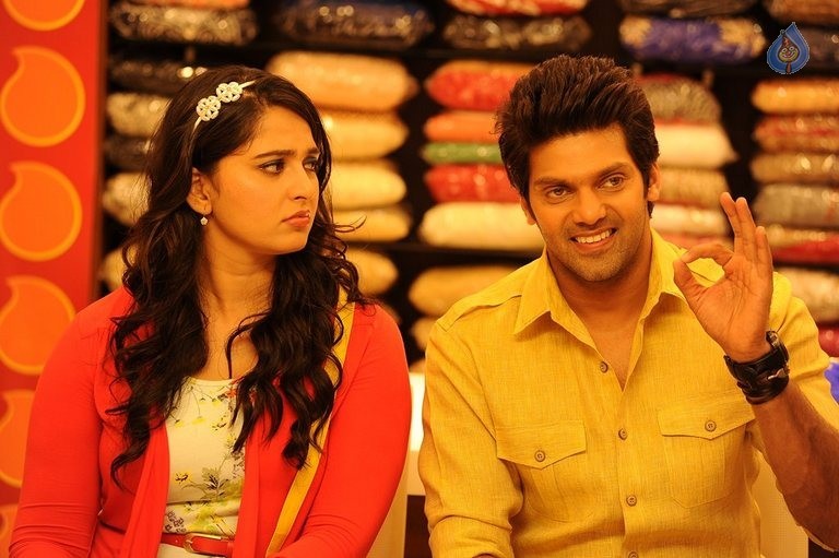 Inji Iduppazhagi Tamil Film Photos - 16 / 49 photos