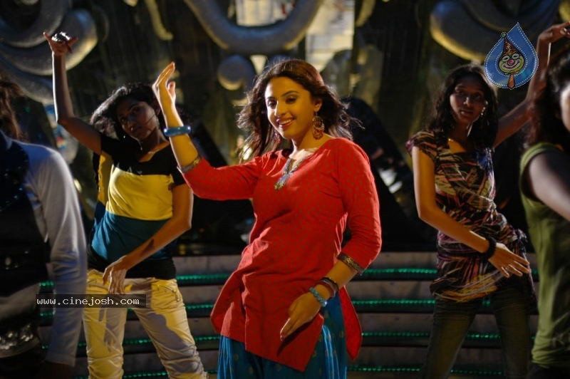 Sneha Geetham Movie Song Stills - 34 / 35 photos
