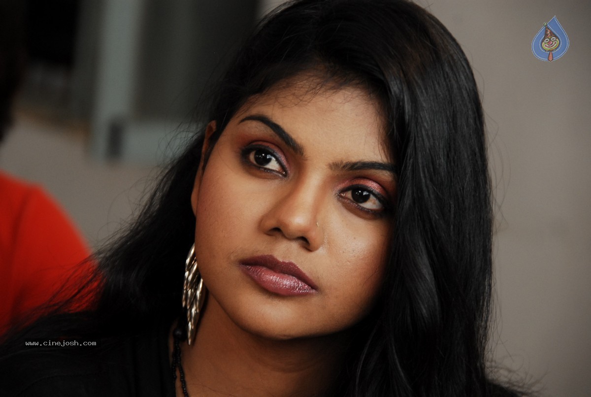 Snehame Thoduga Movie Stills - 11 / 142 photos