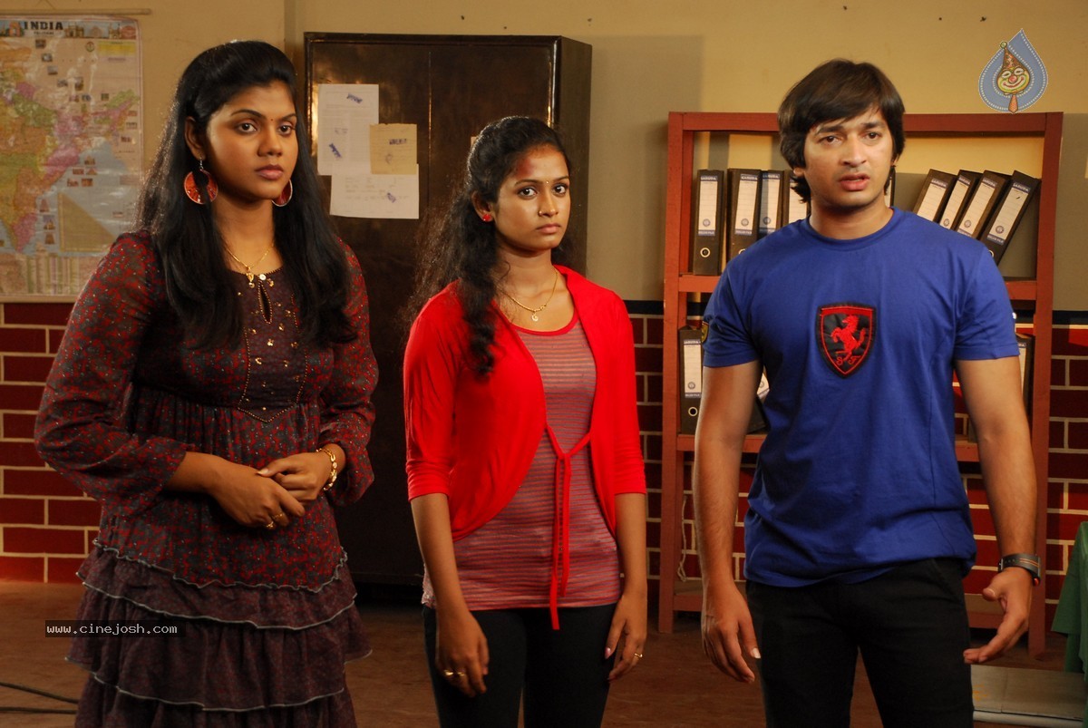 Snehame Thoduga Movie Stills - 27 / 142 photos