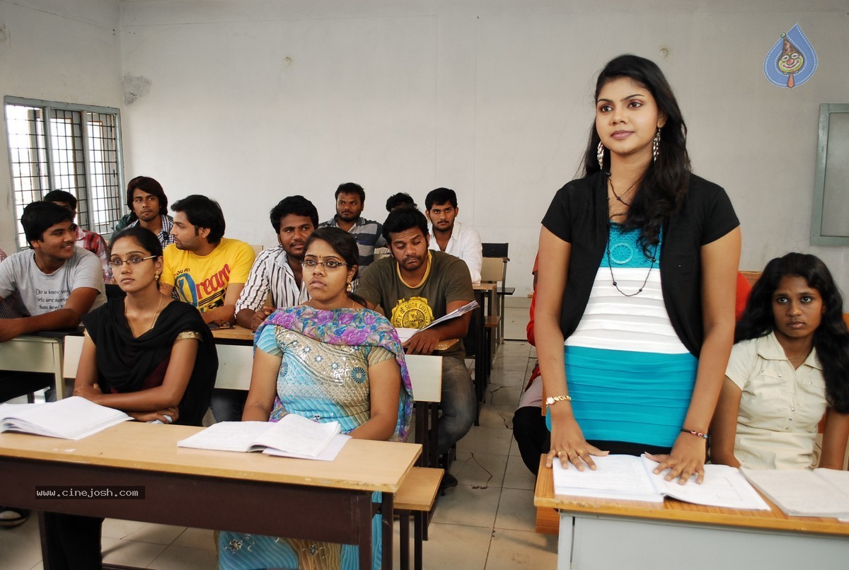 Snehame Thoduga Movie Stills - 33 / 142 photos