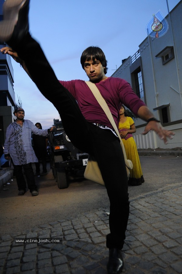 Snehame Thoduga Movie Stills - 35 / 142 photos