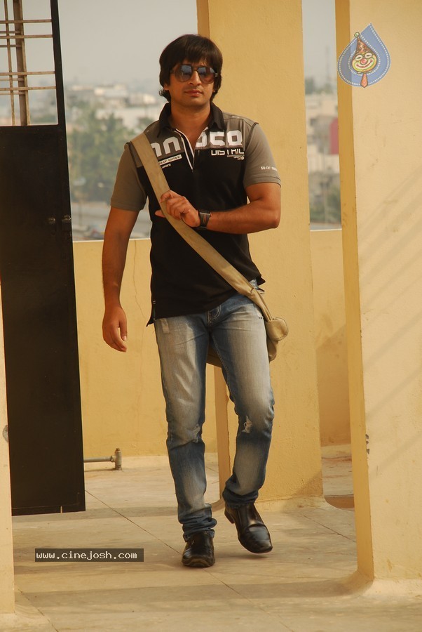 Snehame Thoduga Movie Stills - 43 / 142 photos