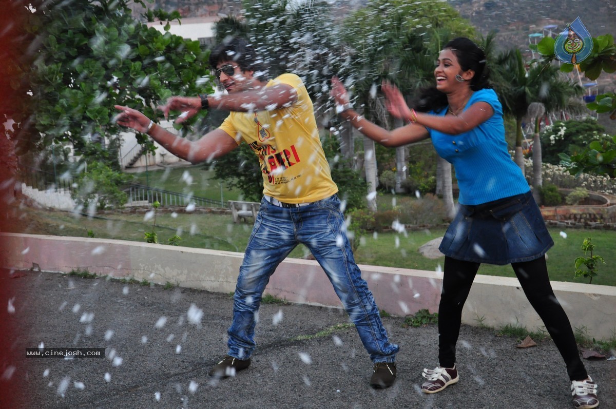 Snehame Thoduga Movie Stills - 71 / 142 photos