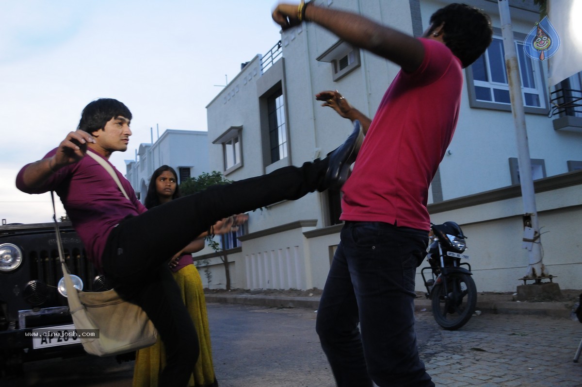 Snehame Thoduga Movie Stills - 82 / 142 photos