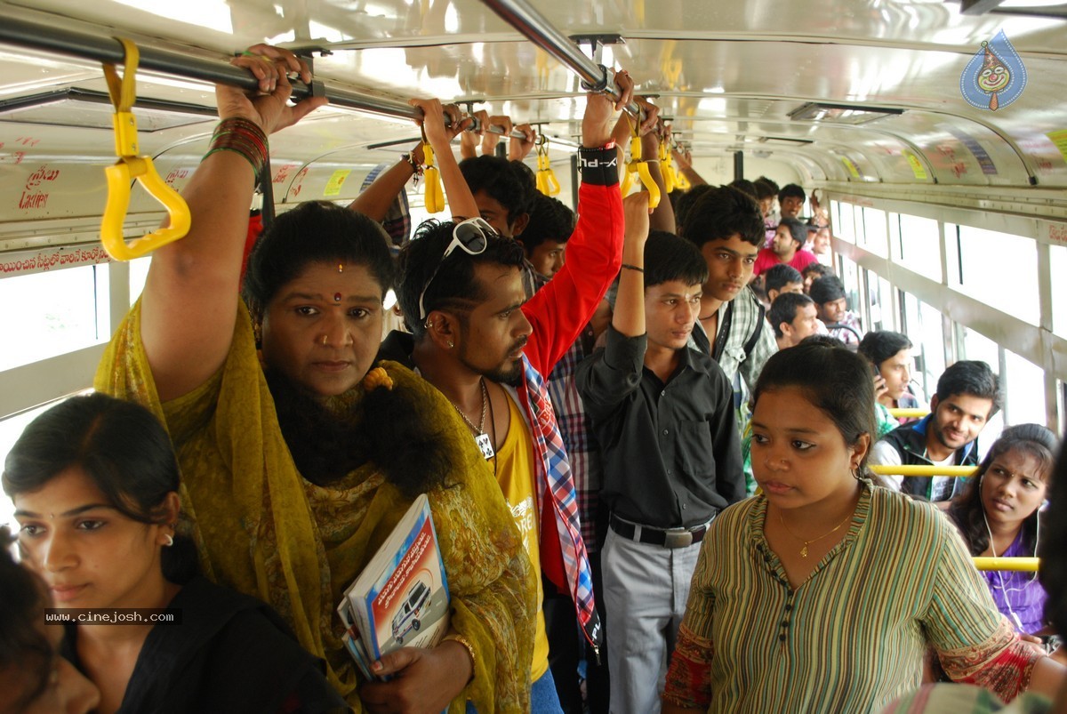 Snehame Thoduga Movie Stills - 123 / 142 photos