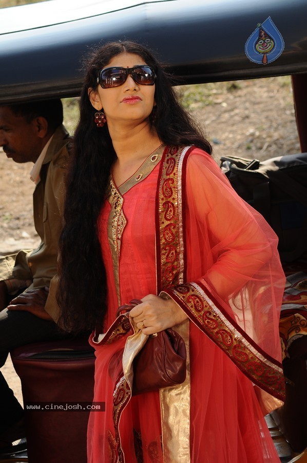 Snehame Thoduga Movie Stills - 132 / 142 photos