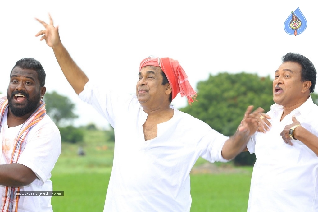 Soda Goli Soda Movie Stills And Working Stills - 24 / 36 photos