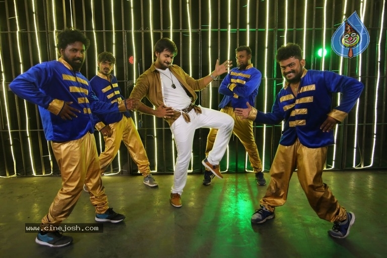 Soda Golisoda Movie Stills - 5 / 33 photos