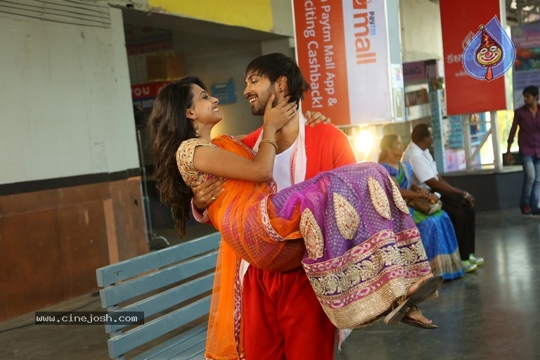 Soda Golisoda Movie Stills - 6 / 33 photos