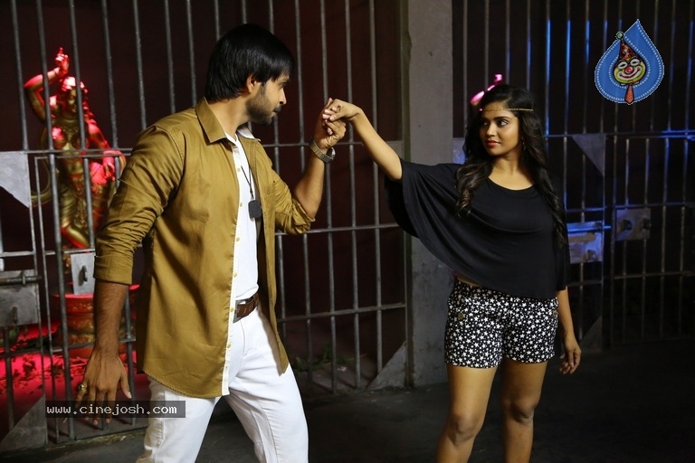 Soda Golisoda Movie Stills - 9 / 33 photos