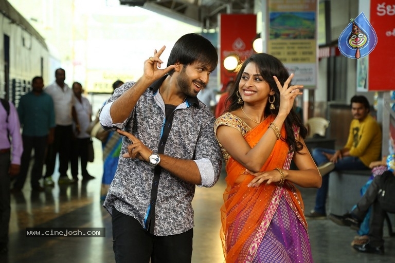 Soda Golisoda Movie Stills - 20 / 33 photos