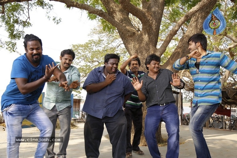 Soda Golisoda Movie Stills - 21 / 33 photos