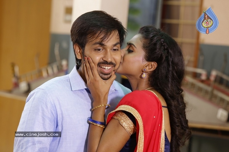 Soda Golisoda Movie Stills - 29 / 33 photos