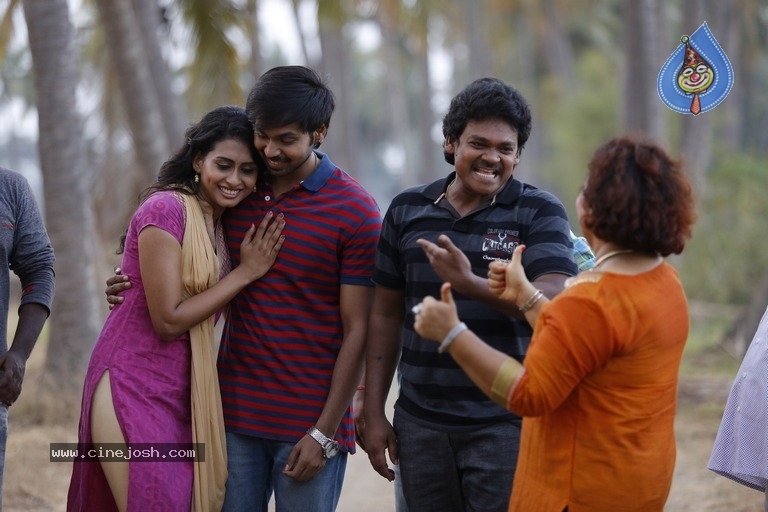Soda Golisoda Movie Stills - 32 / 33 photos