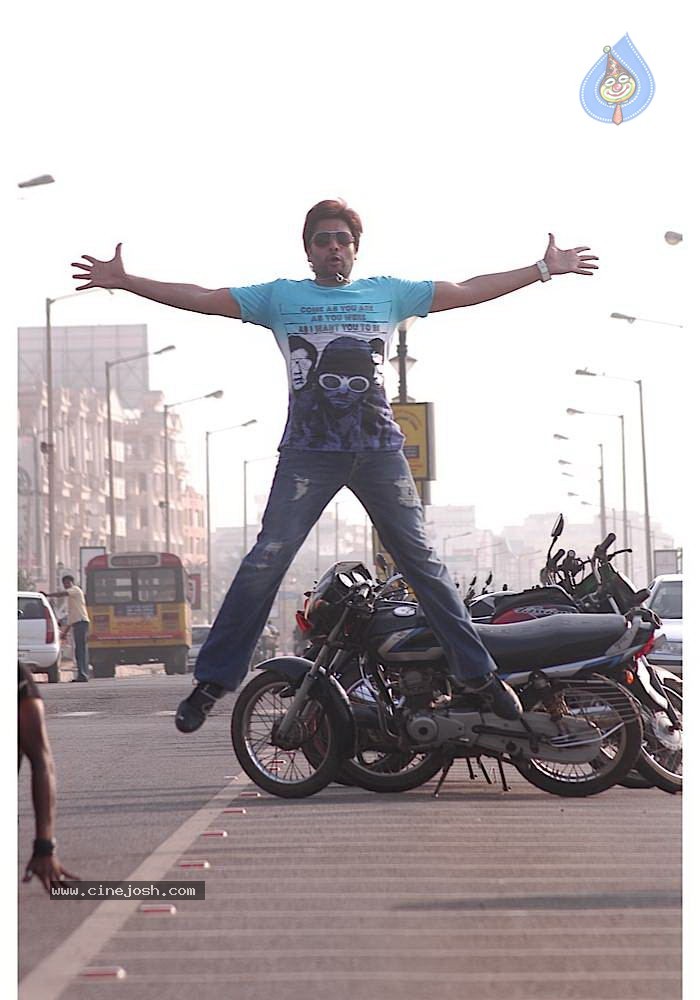 Solo Movie Latest Stills - 22 / 77 photos