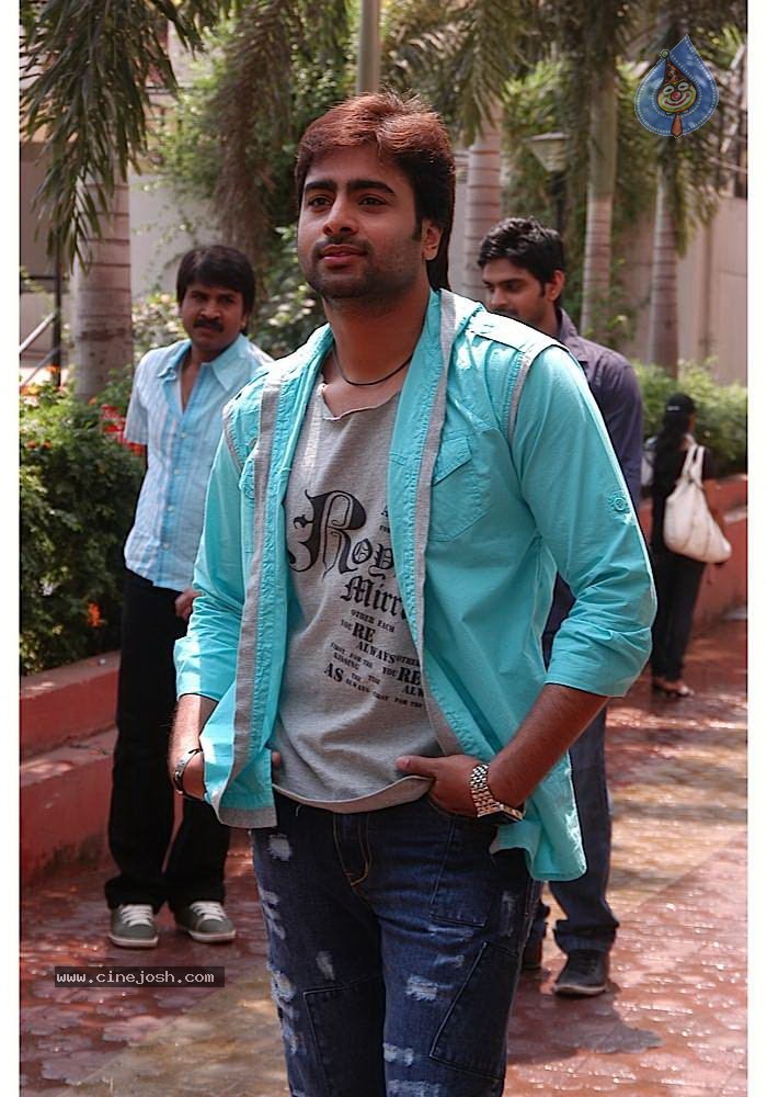 Solo Movie Latest Stills - 29 / 77 photos