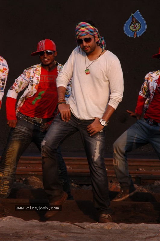 Solo Movie New Stills - 19 / 29 photos